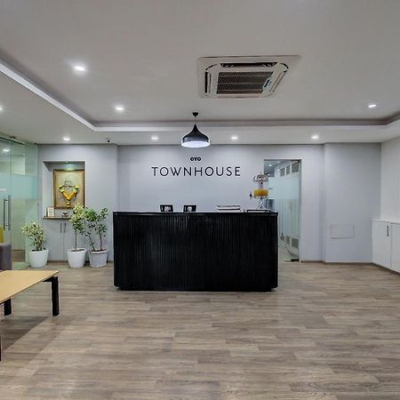 Hotel Unicontinental Мумбаи Экстерьер фото