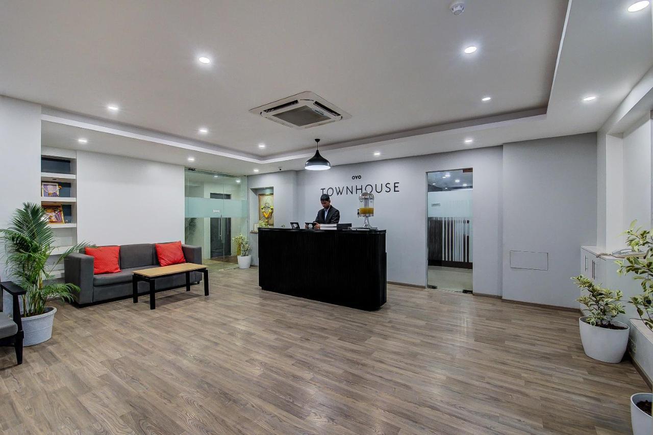 Hotel Unicontinental Мумбаи Экстерьер фото