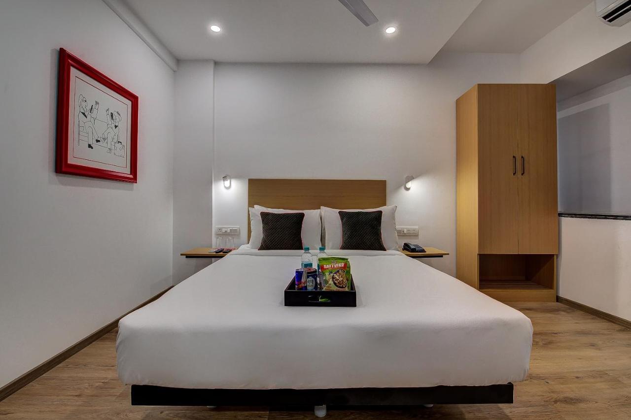 Hotel Unicontinental Мумбаи Экстерьер фото