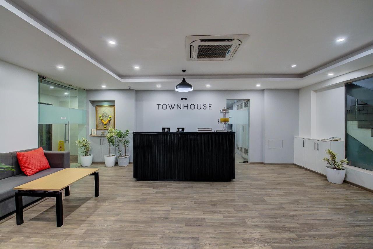 Hotel Unicontinental Мумбаи Экстерьер фото