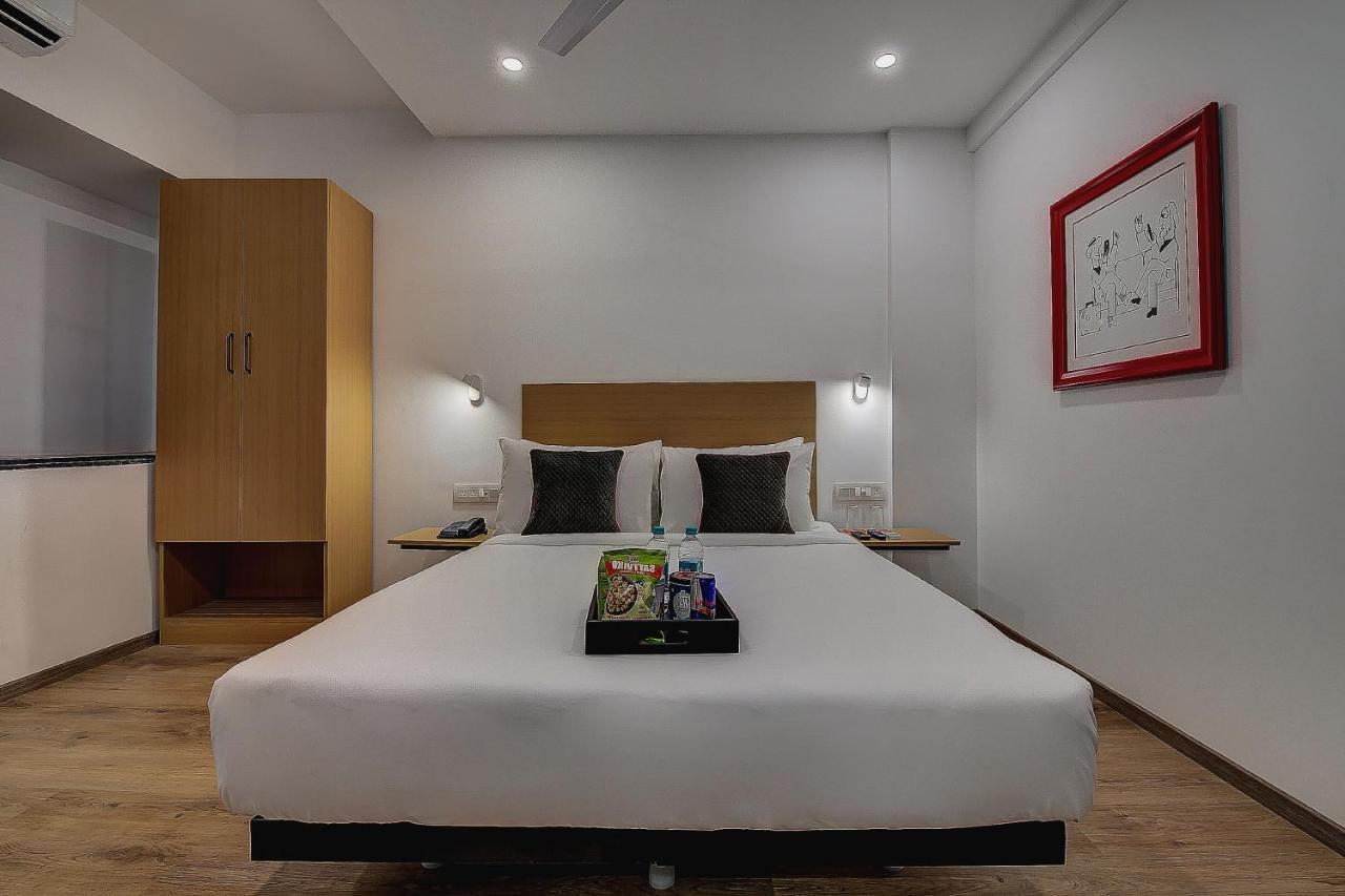 Hotel Unicontinental Мумбаи Экстерьер фото