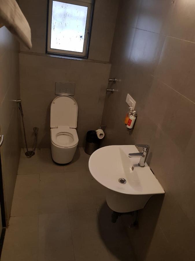 Hotel Unicontinental Мумбаи Экстерьер фото